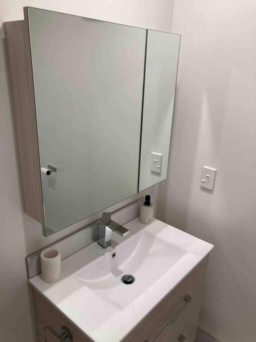 Cheerful 2 Bedroom Townhouse In Addington! كريستتشيرش المظهر الخارجي الصورة
