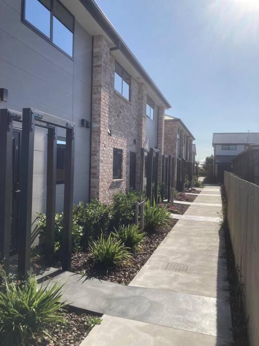 Cheerful 2 Bedroom Townhouse In Addington! كريستتشيرش المظهر الخارجي الصورة