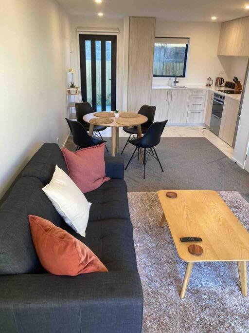 Cheerful 2 Bedroom Townhouse In Addington! كريستتشيرش المظهر الخارجي الصورة